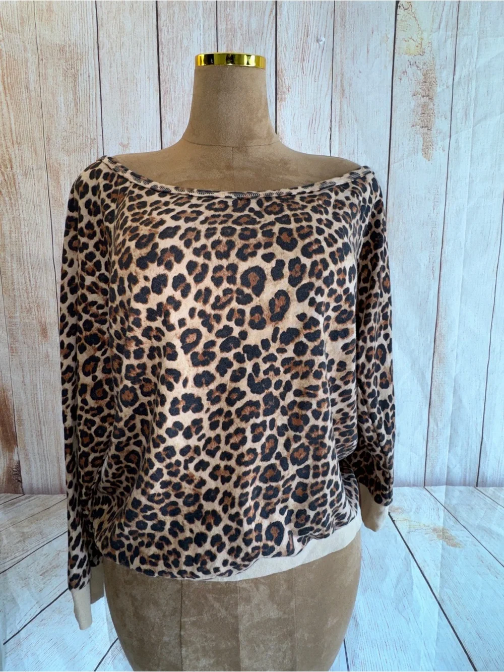 Torrid Off-Shoulder Light Weight French Terry Sweatshirt, leopard print sz 2 2X - Picture 5 of 12
